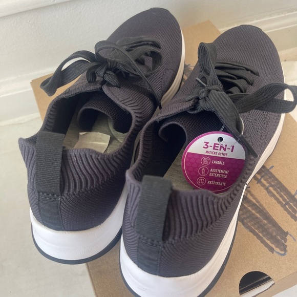 Clarks Cloudsteppers Size 10 Sneaker Circuit Tie Black Knit Womens  NIB - Picture 2 of 7